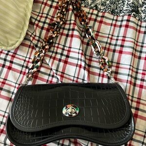 Chic Black Croc-Embossed Shoulder Bag